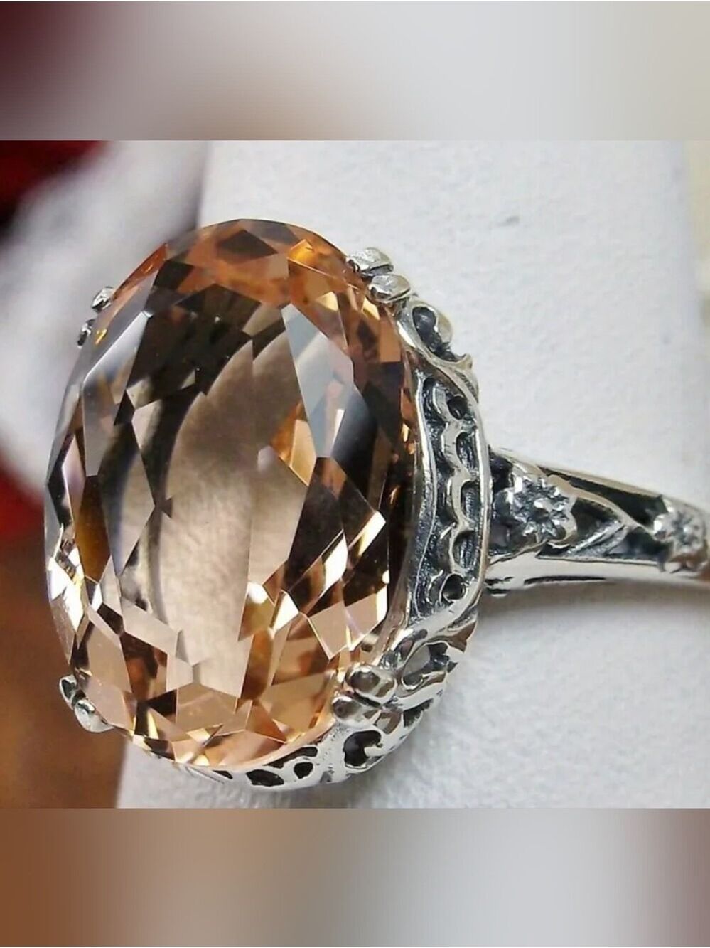 Silver filigree ring featuring a colored simulated gemstone Size 7 NWOT